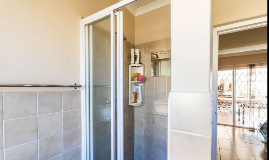 8 Bedroom Property for Sale in Middedorp Western Cape